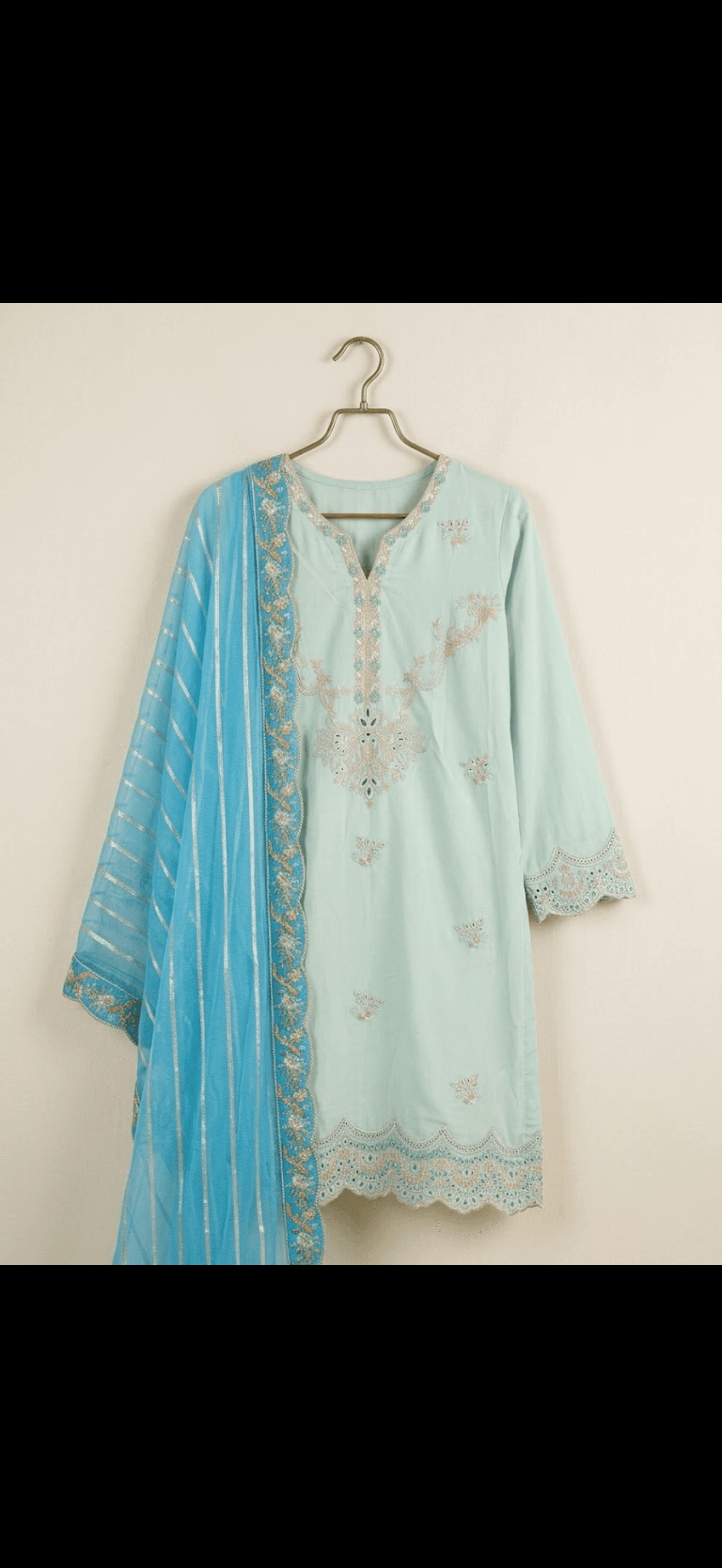 Peach Blossom Embroidered Kurta Set with Dupatta 2